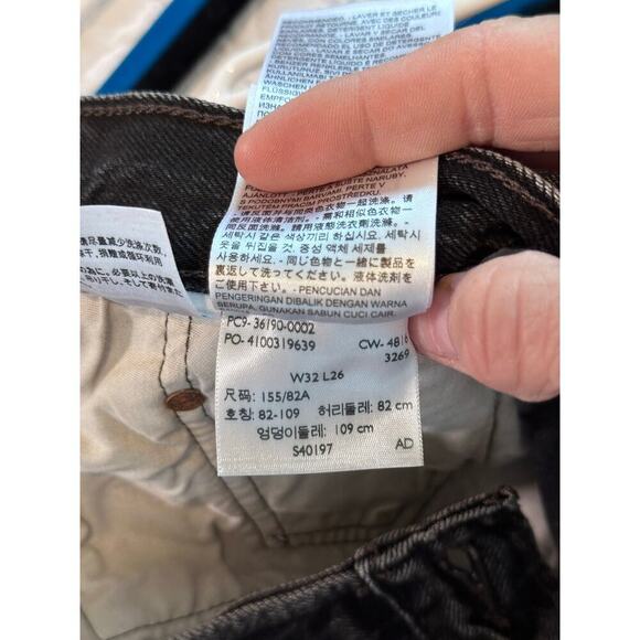 Levi's 501 Women's Black Distressed Raw Hem Straight Leg Denim Jeans Size 32X26 - Picture 6 of 7